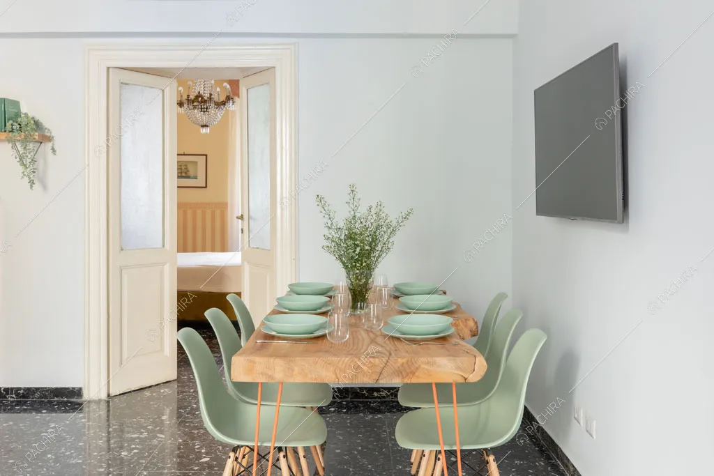 Sala da pranzo dell'appartamento Crescione, location in stile contemporaneo a Roma