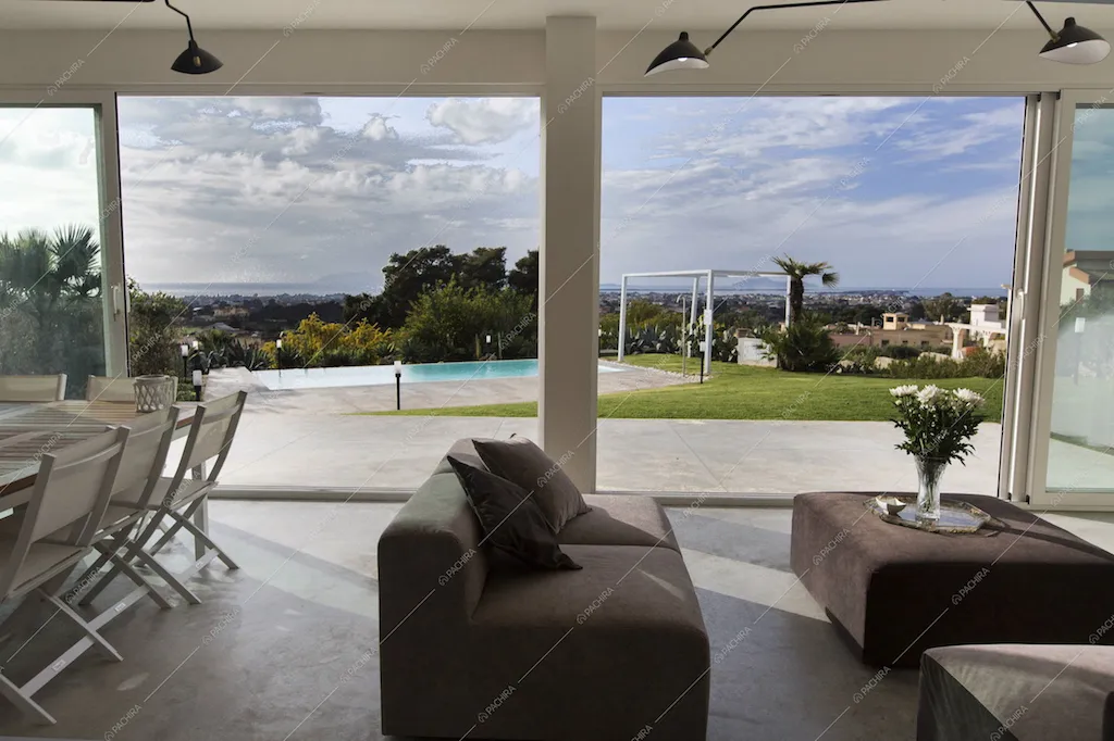 Vetrate e vista piscina