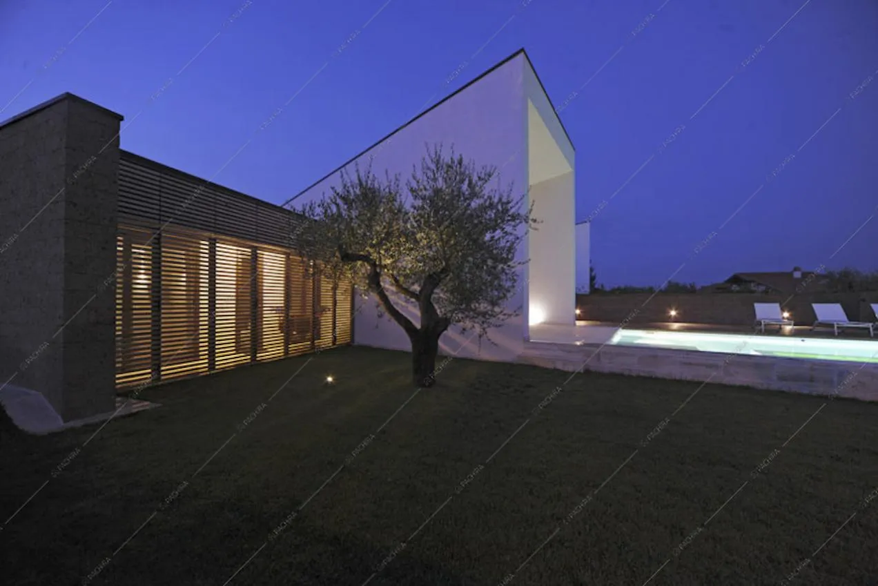 Gli esterni della Location Fieno di notte