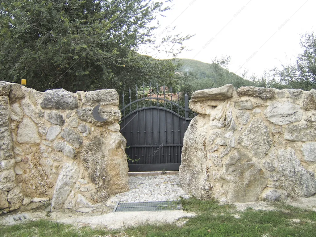 Il cancello della Location Broccolo