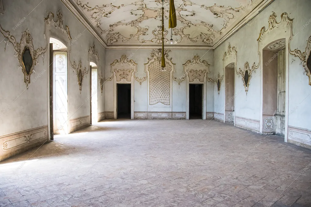 L'ampio salone affrescato di questa Dimora Storica