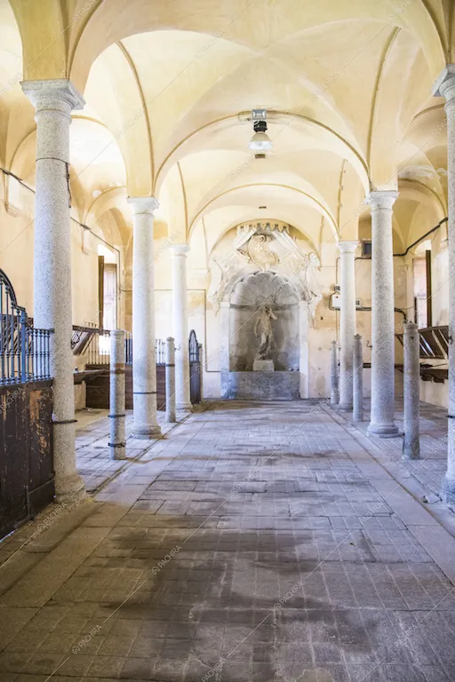 Colonne nel porticato della Location Olmo