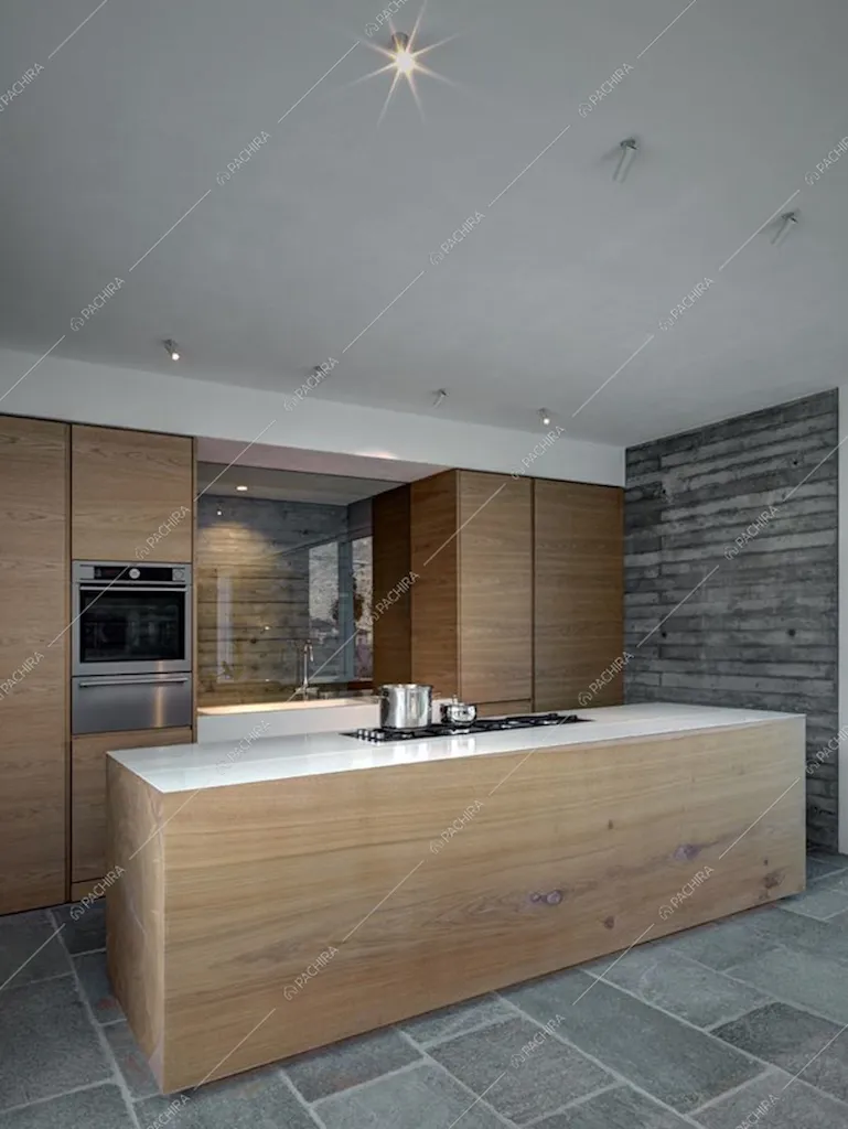 Cucina a vista con isola in legno