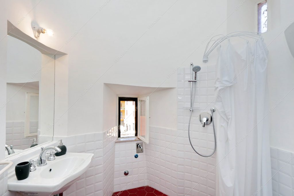 Il bagno bianco della Location Tormentilla