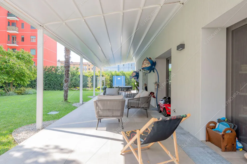 Veranda del loft Graviola, location in stile contemporaneo a Milano