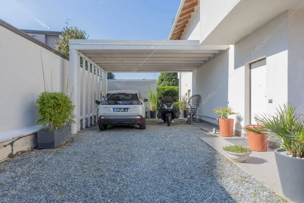 Esterni della villa Garnet, location in stile contemporaneo a Milano