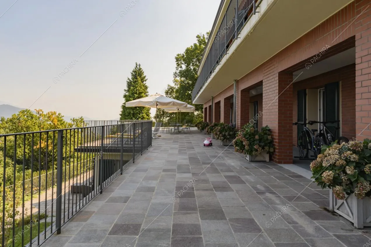 Terrazza e portico della location