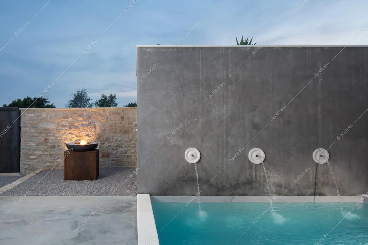 Giochi d'acqua e luce nella Location Pruno