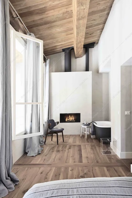 Caminetto, travi a vista e parquet