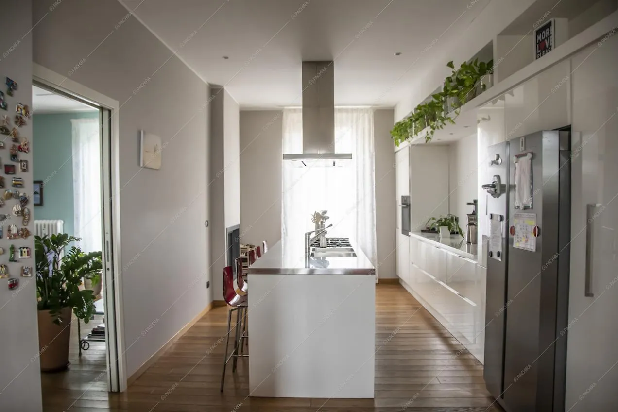 Ampia cucina a isola nella moderna Location Vanda