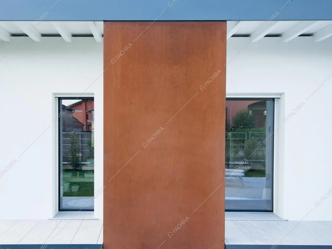 Esterni bianchi ed eleganti della Location Dicondra