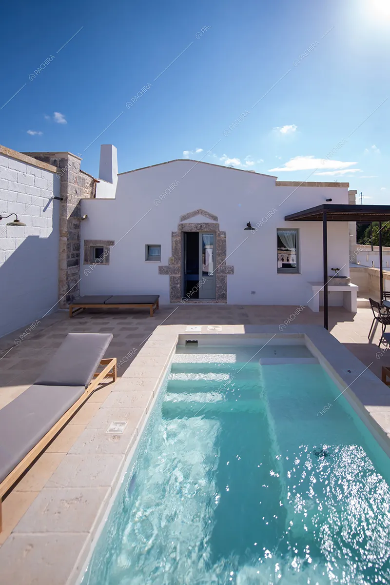 Piscina della masseria Athos, location in stile rustico a Brindisi