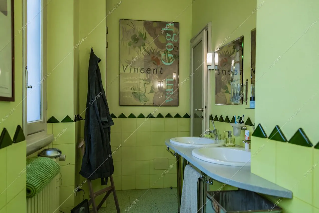 Bagno della villa Curcuma, location in stile contemporaneo a Milano