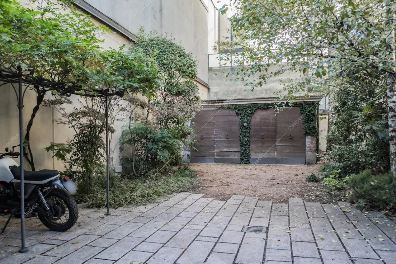 Esterni della villa Curcuma, location in stile contemporaneo a Milano