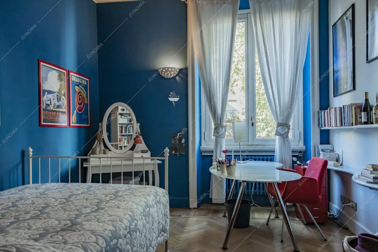 Camera da letto della villa Curcuma, location in stile contemporaneo a Milano