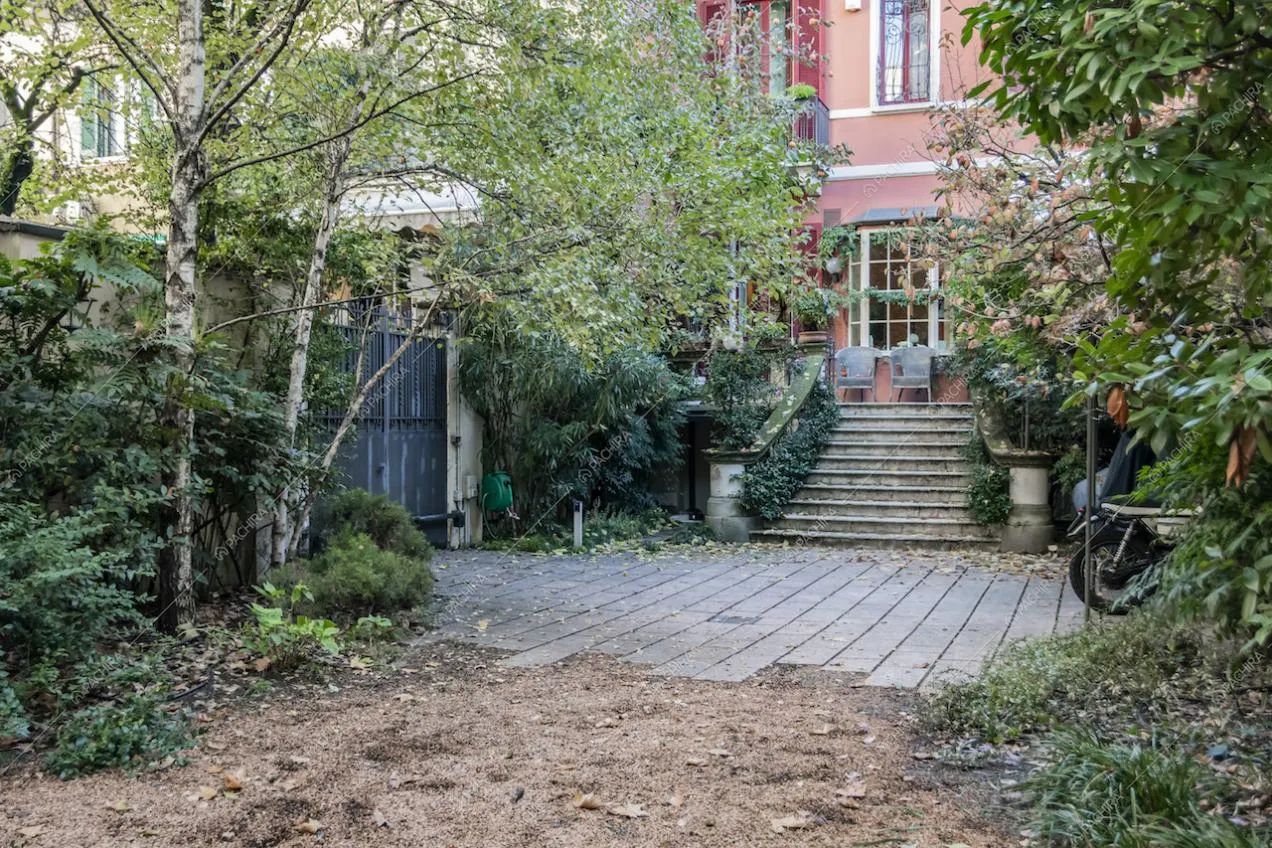 Esterni della villa Curcuma, location in stile contemporaneo a Milano