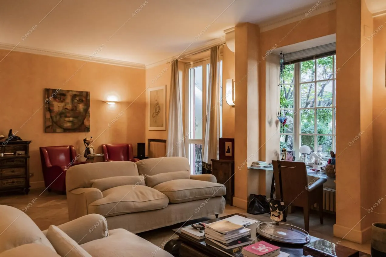 Sala della villa Curcuma, location in stile contemporaneo a Milano