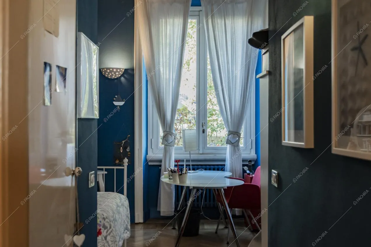 Camera da letto della villa Curcuma, location in stile contemporaneo a Milano
