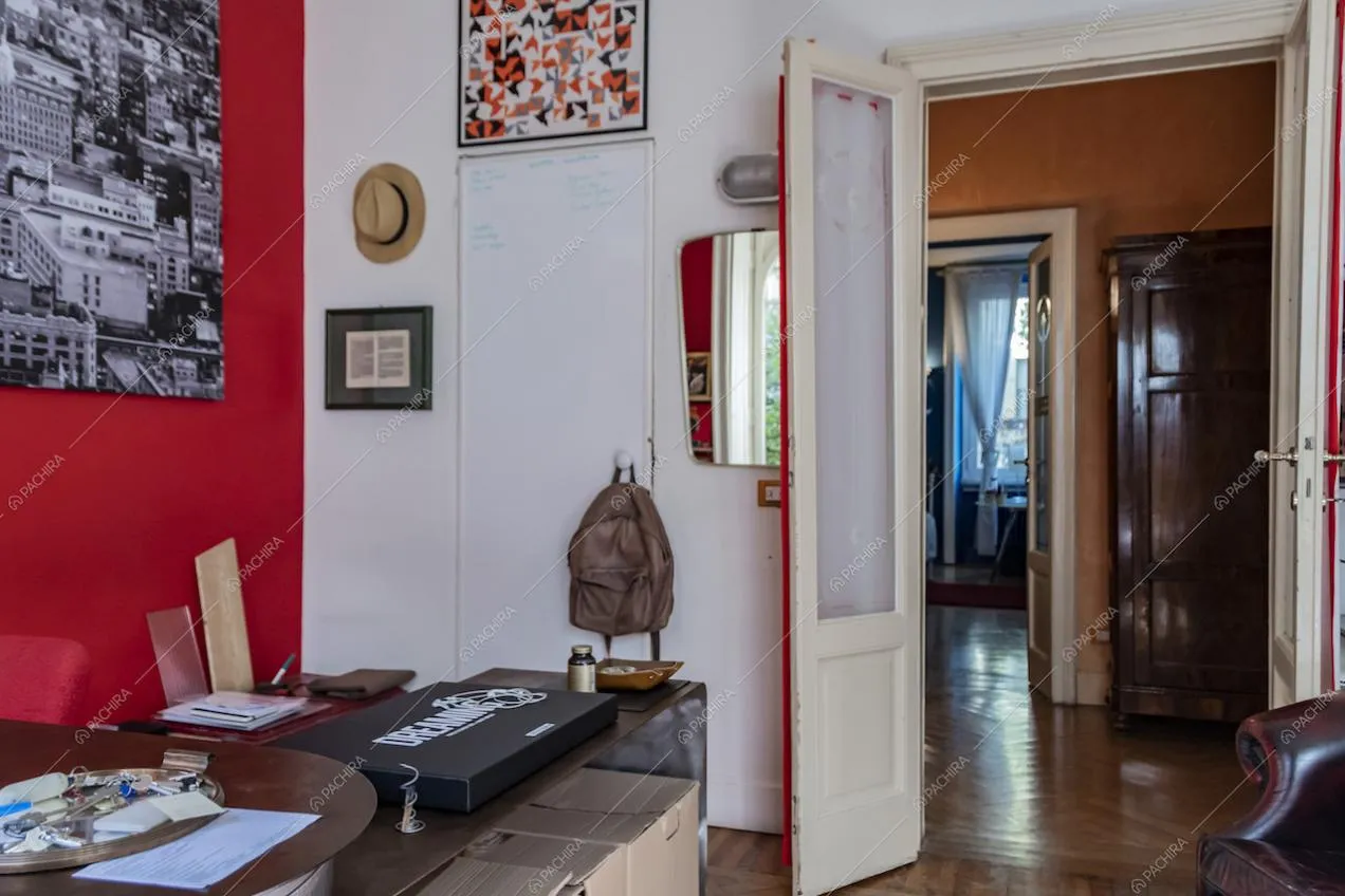 Camera della villa Curcuma, location in stile contemporaneo a Milano