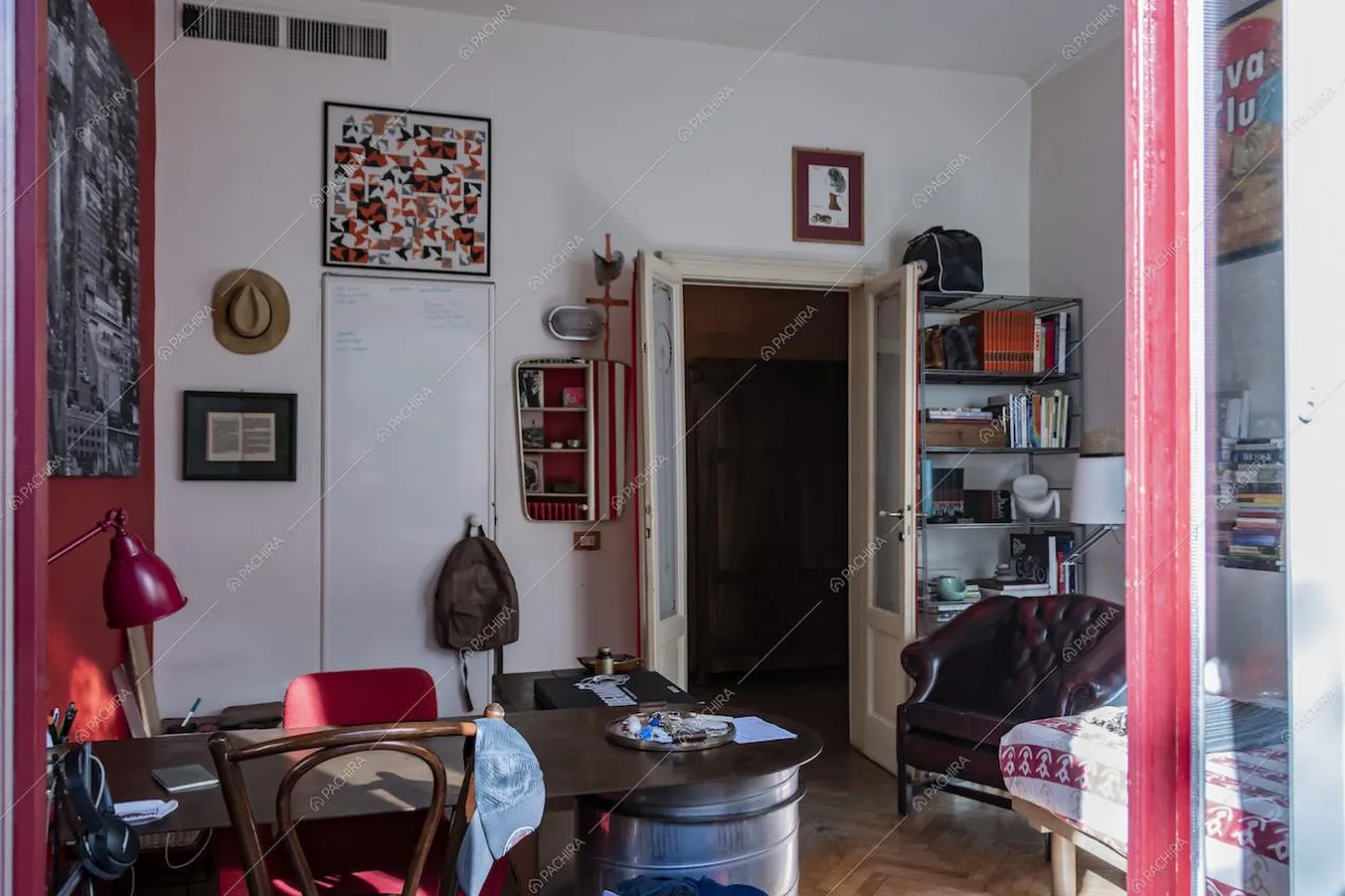 Camera della villa Curcuma, location in stile contemporaneo a Milano