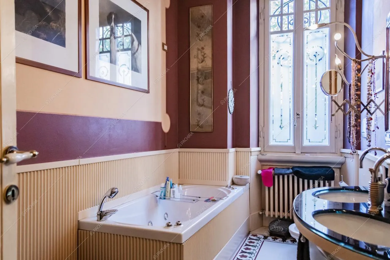Bagno della villa Curcuma, location in stile contemporaneo a Milano