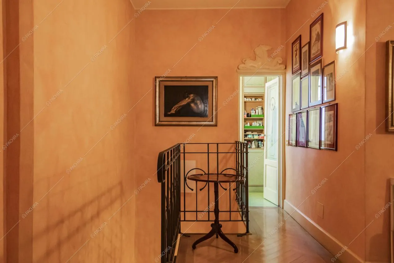 Pianerottolo della villa Curcuma, location in stile contemporaneo a Milano