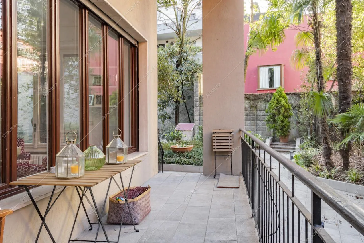 Il grande terrazzo al piano terra