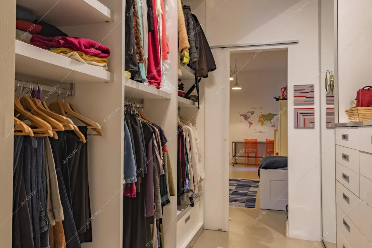 La grande cabina armadio della Location Feijoa