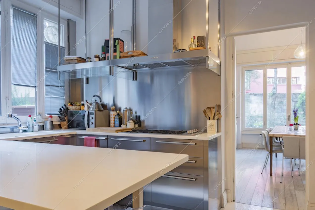 Prospettiva sulla cucina della Location Feijoa
