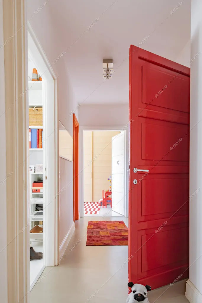 L'originale porta rossa della Location Feijoa