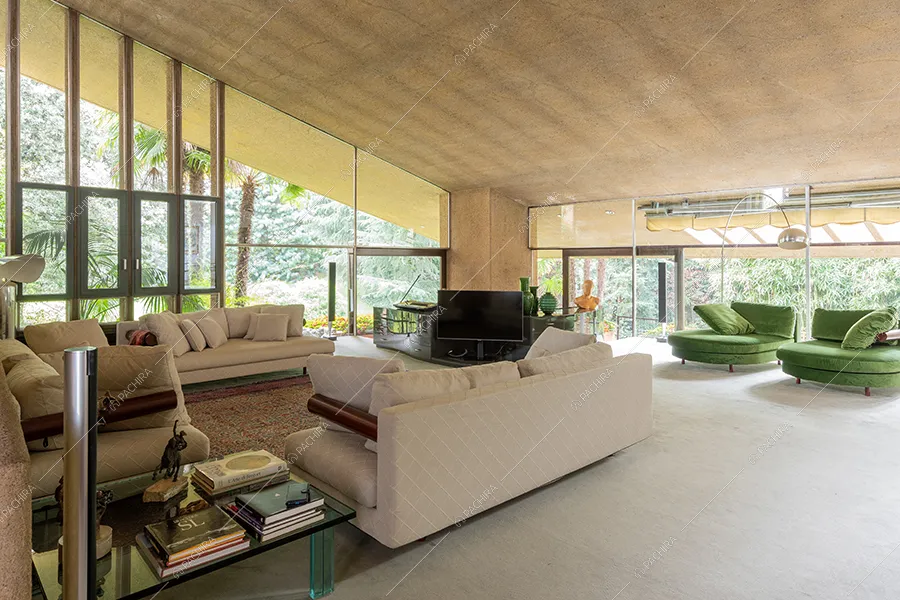 Zona living della villa Noce, location in stile vintage a Milano
