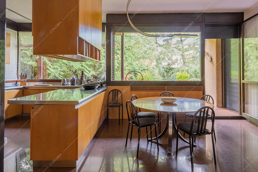 Cucina della villa Noce, location in stile vintage a Milano