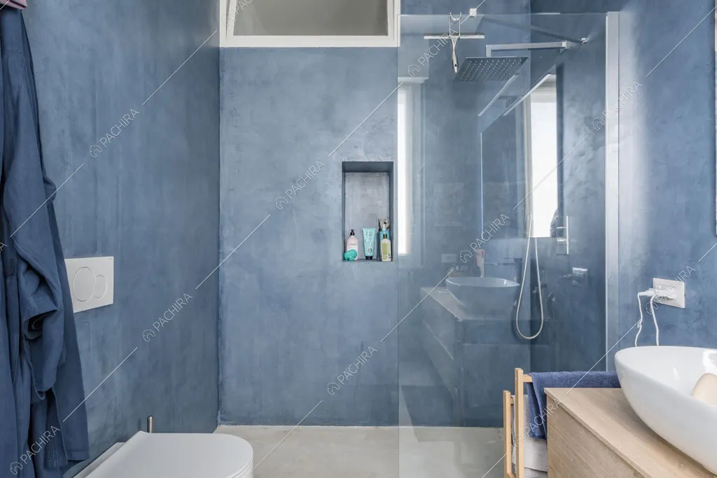 Ampio box doccia nel bagno dell'appartamento Papagayo, location in stile contemporaneo a Milano