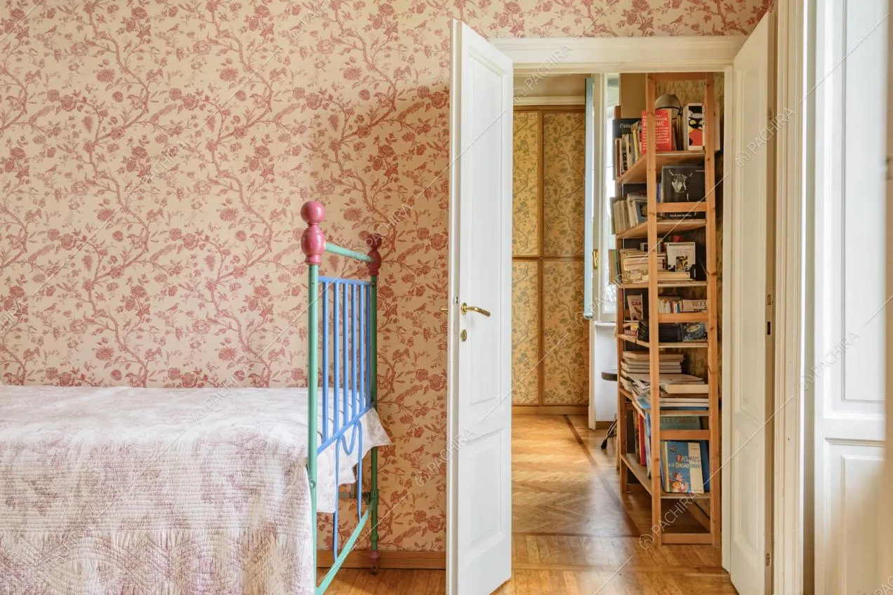 Dettaglio su carta da parati in camera da letto