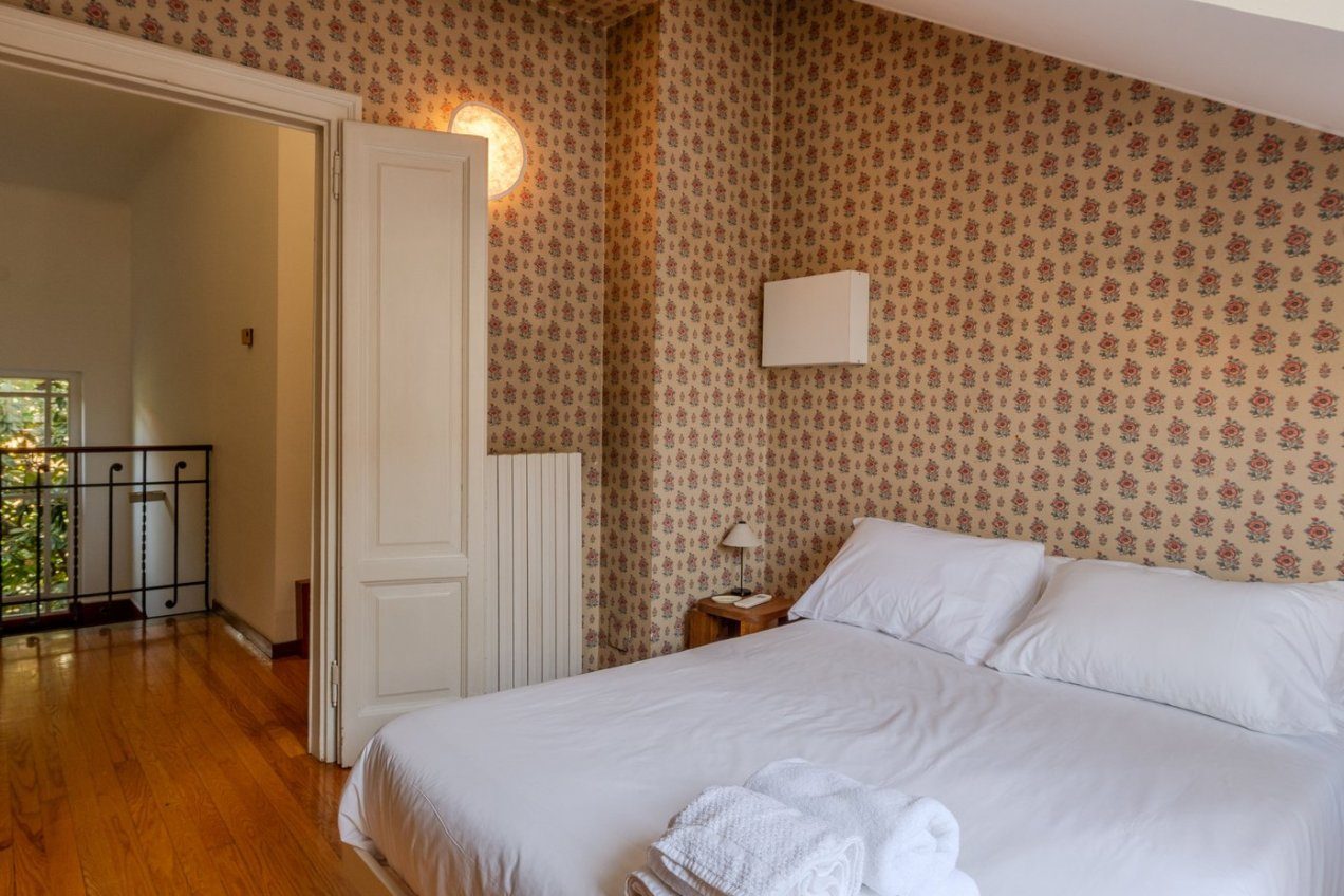 Camera da letto della villa Ginestrella, location per shooting a Milano