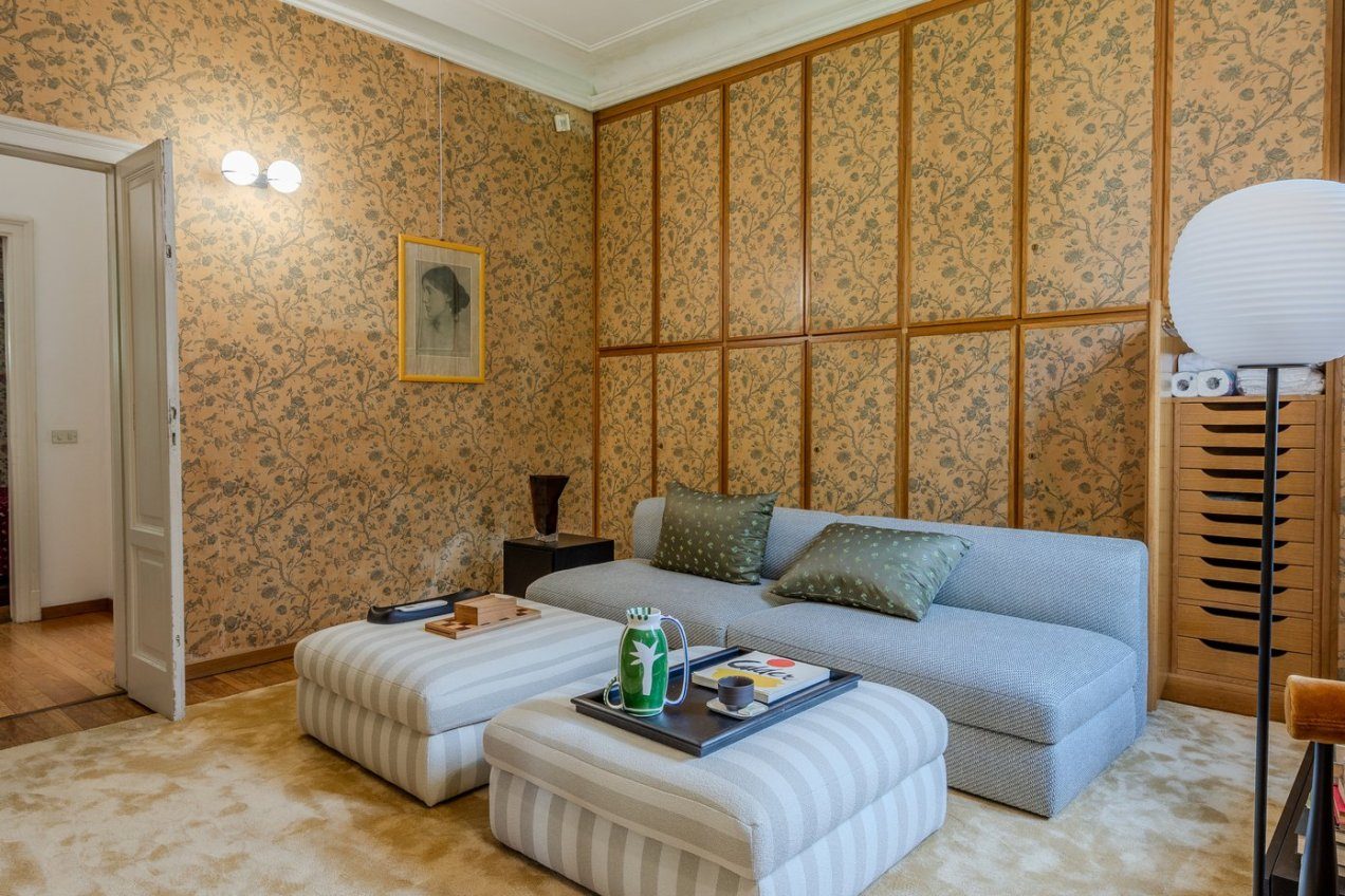 Salotto della villa Ginestrella, location moderna per shooting a Milano