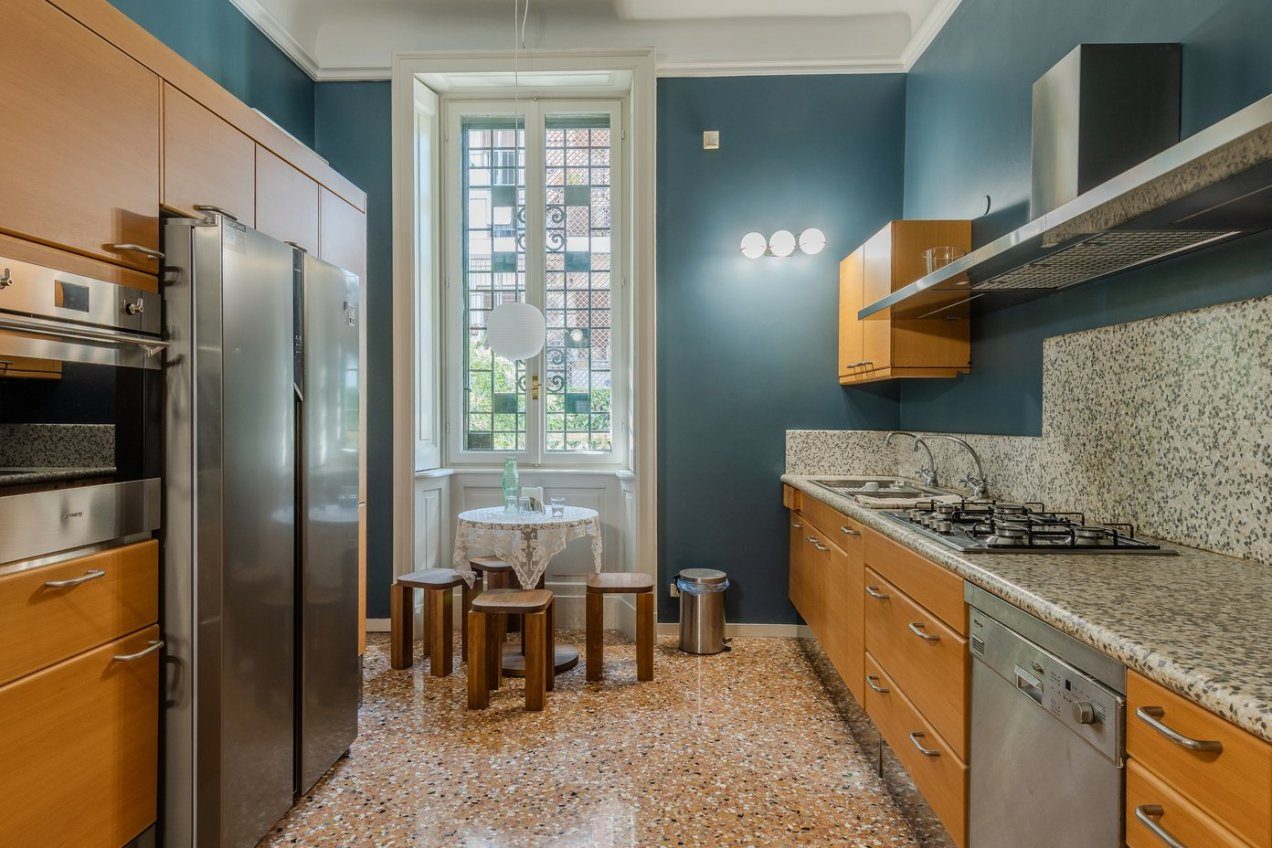 Cucina della villa Ginestrella, location moderna per shooting a Milano