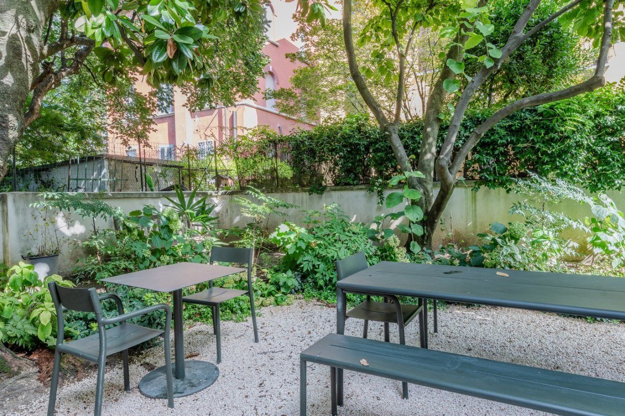 Giardino della villa Ginestrella, location moderna per shooting a Milano