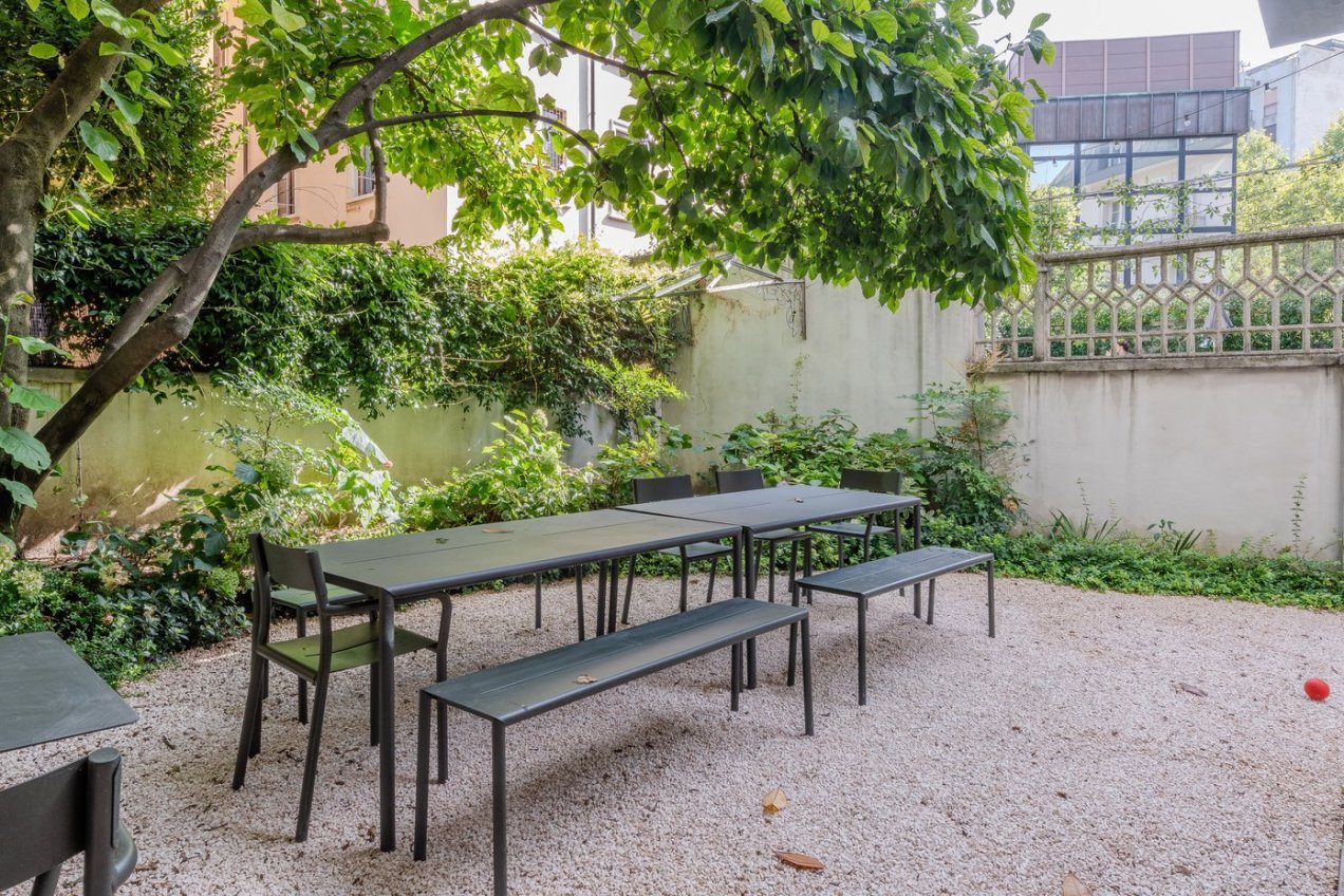 Giardino della villa Ginestrella, location moderna per shooting a Milano