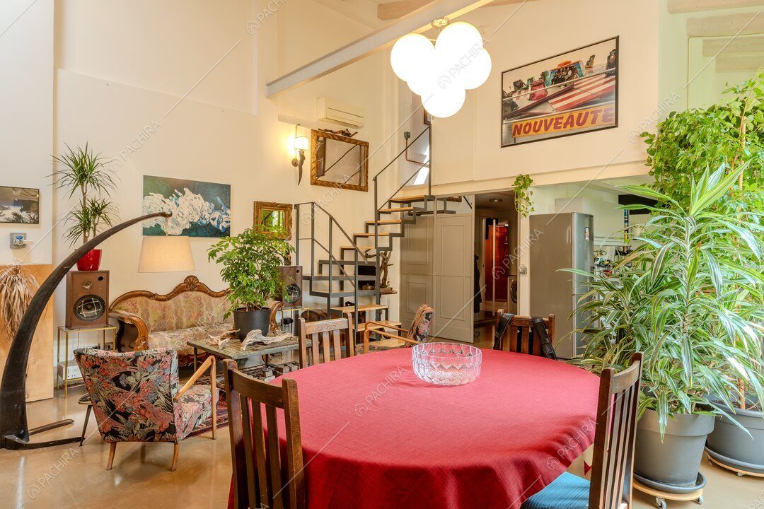Sala da pranzo del loft Gazania, location contemporanea a Milano