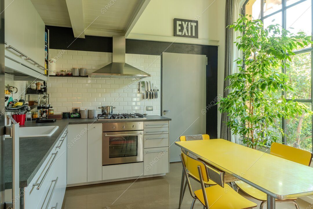 Cucina del loft Gazania, location contemporanea a Milano