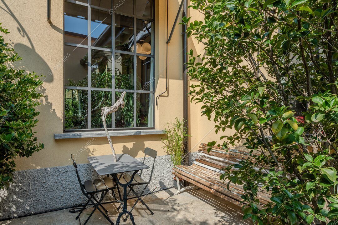 Cortile del loft Gazania, location contemporanea a Milano