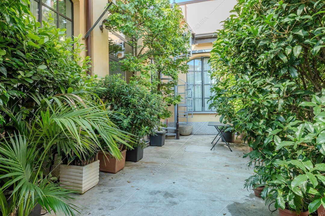 Cortile del loft Gazania, location contemporanea a Milano