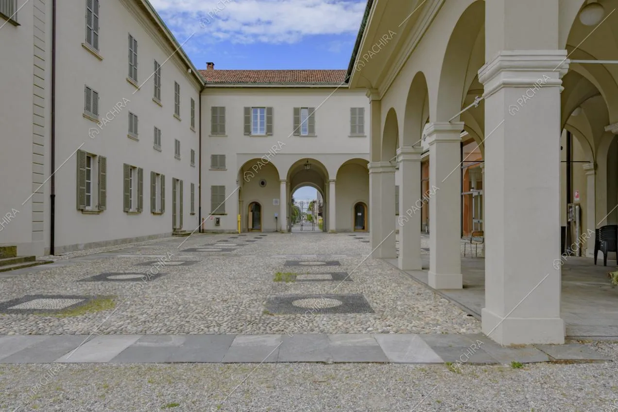 Il cortile e il porticato della Location Lonicera