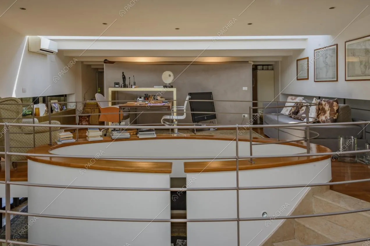 L'architettura particolare del piano superiore della villa