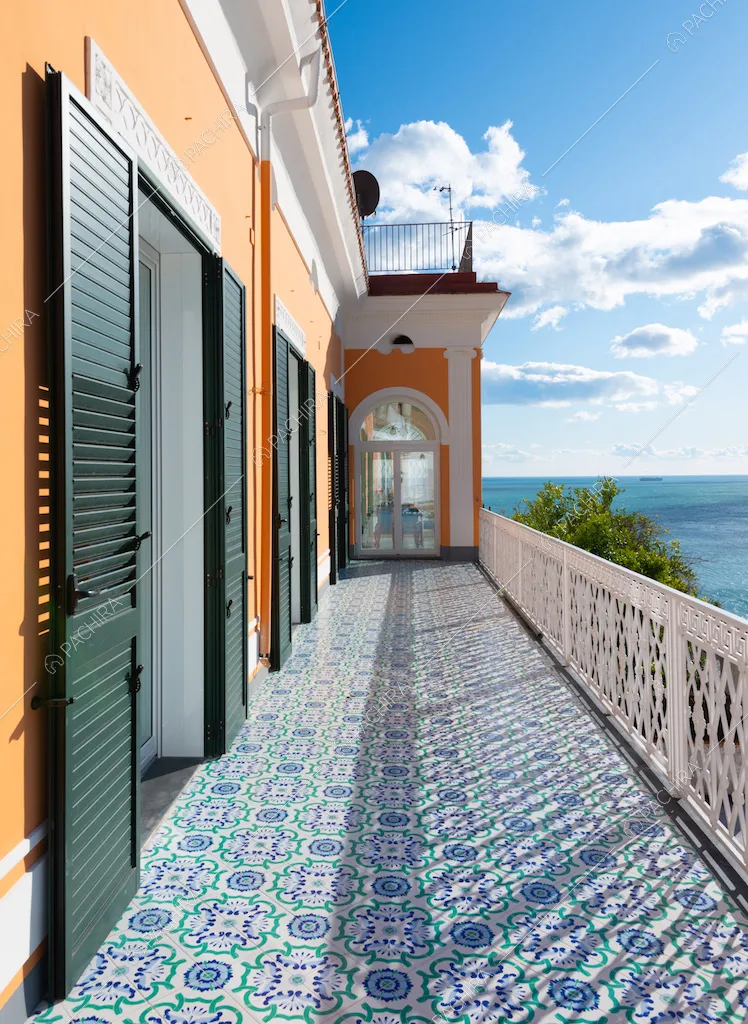 Pavimento in cementine e veranda