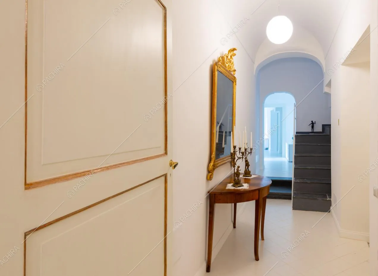 Consolle vintage in legno e specchio con cornice dorata