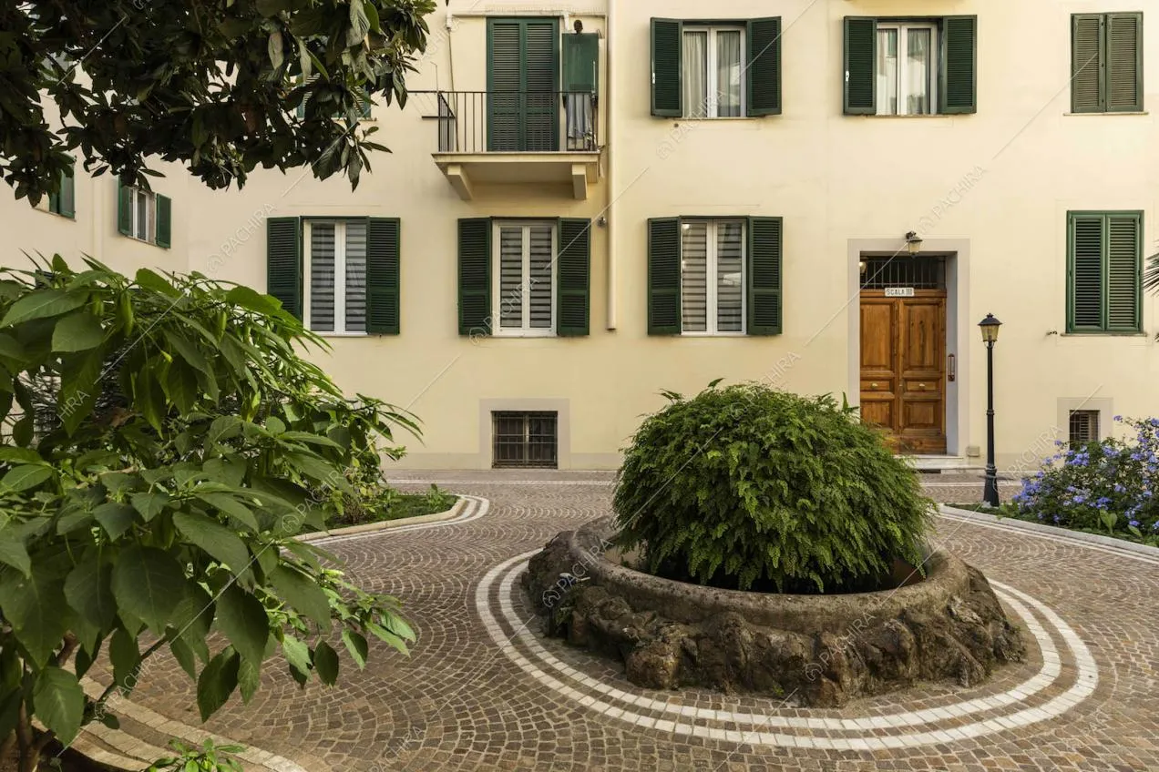 Cortile interno della location con pavimentazione in sampietrini