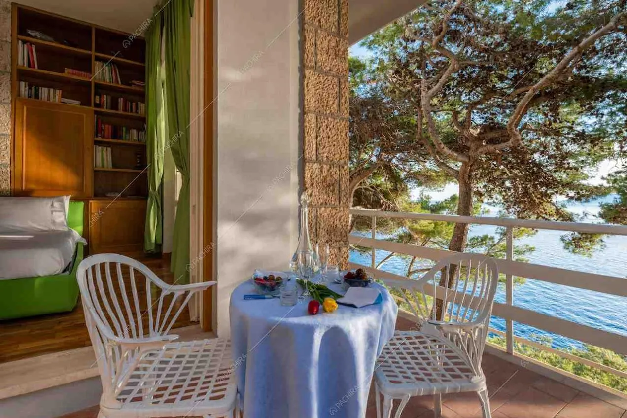 Terrazza con vista sul mare e accesso alla camera da letto matrimoniale