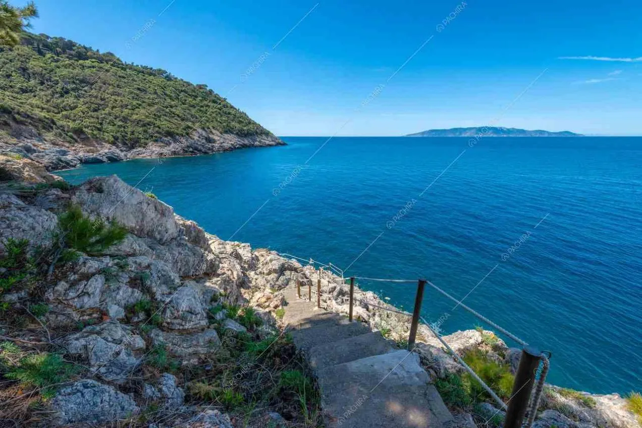 Scale per accedere alla caletta privata